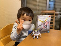 ガンドくんがお手伝いされながら初めて作ったガンプラ　当時3歳11か月