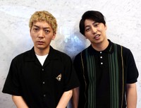 「ニューヨーク」の嶋佐和也（左）と屋敷裕政