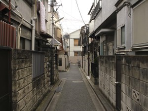 境界不明や違法建築……相続した不動産が「訳あり」で売却や活用できない場合とは