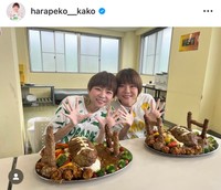 はらぺこツインズの姉・小野かこ（左）と妹・小野あこ　小野かこのインスタグラム（@harapeko__kako）より＝2025年7月19日投稿