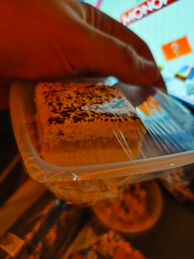 横から見るとちょっとケーキ（鈴木涼太さん提供）