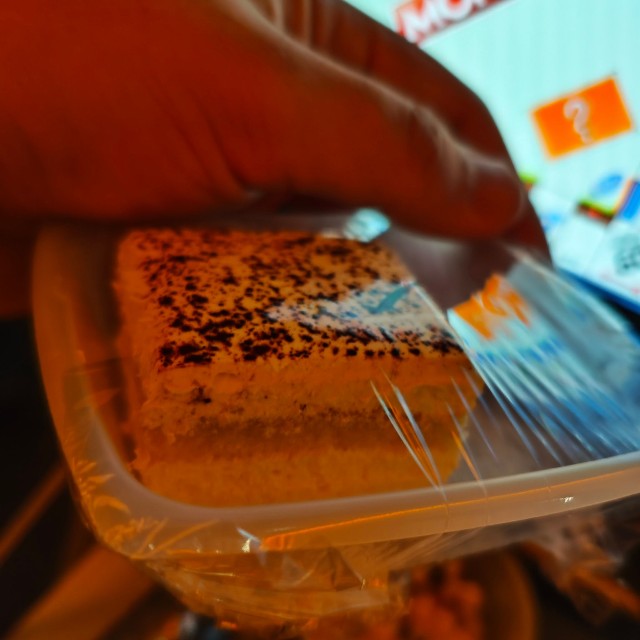 横から見るとちょっとケーキ（鈴木涼太さん提供）