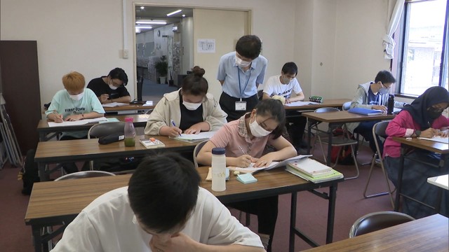 〈新型コロナ〉外国人の就労や進学に影響　相次ぐ日本語試験の中止、日本語学校に通う学生から不安の声　岡山市