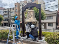 慎重に設置作業が進みました