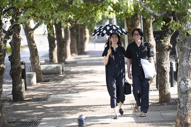 酷暑の中でも快適に過ごせる“夏の黒”kuros’