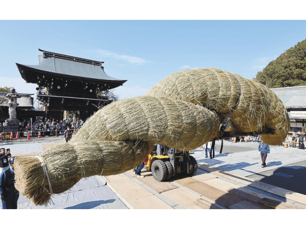 日本一大きなしめ縄かけかえ ｜ 朝日小学生新聞 | 朝日中高生新聞
