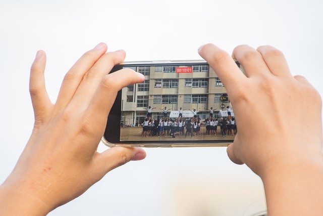 運動会で撮影した子や孫の写真……そのままSNSに投稿していませんか？（河角 友博/stock.adobe.com）