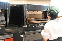 店内で焼くオリジナルピザ5種類も人気