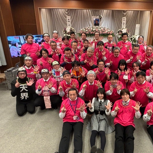 「ここからはエンタメのお時間です」HIDEさんを見送った“自由なお葬式”の一幕／HIDEさん（@HideMay3zdbag）アカウント提供