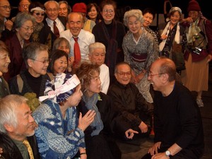蜷川幸雄さんの高齢者演劇集団に受けた衝撃「人生も年齢とともに輝く」世界で見た実践