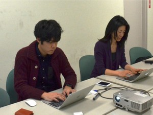 記者とAIが速報記事で対決、その結果は