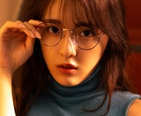 週刊プレイボーイに登場した由良朱合（©集英社／栗山秀作）