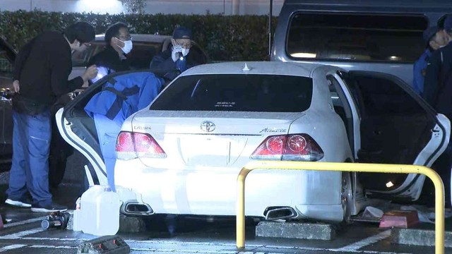 繁華街の車内で男性2人死亡　死因は「一酸化炭素中毒」　車はマフラーが破損　高松市