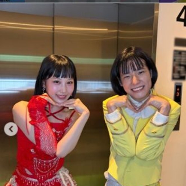 “同じ髪形”をアピールするJuice=Juiceの江端妃咲（左）とモナキのおヨネ＝モナキのインスタグラム＠monaki_officialより
