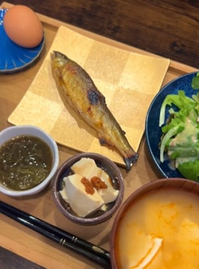 “調理しない”のに贅沢定食！／ほぼ調理しない妻さん（@tekitou_ok）提供