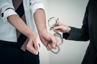 肝試しを楽しむつもりが罪に問われることも…　※画像はイメージです（Paylessimages/stock.adobe.com）