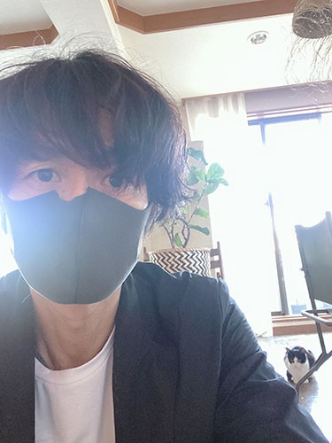 なけなしのマスクは猫のいたずらで傷ものに・・・これで効果あるのか？？