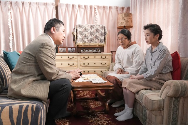 抜群の安心感で、スズ子（趣里）の不安をほぐしてくれる“手練れ”のベテラン刑事・高橋　(C)NHK