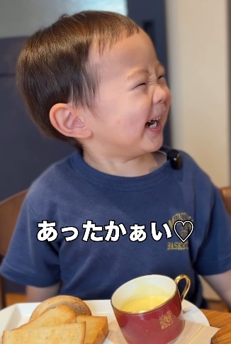 「あったかぁい♡」とニコニコの表情（提供：＠pansta_grammer）
