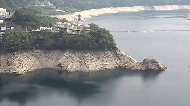 早明浦ダム　13日午後5時15分ごろ　提供：水資源機構