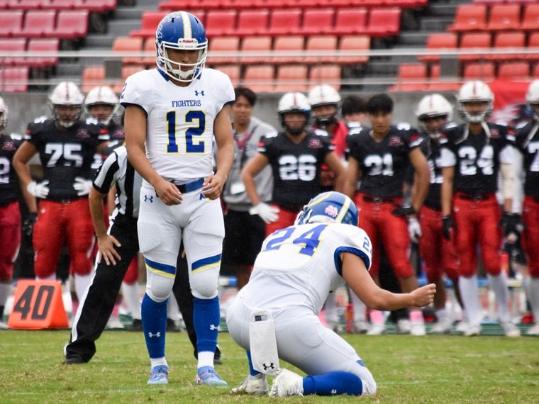 Kansai University football players practicing kicking
