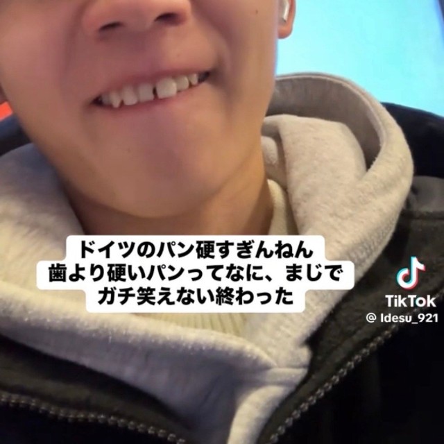 再び確認してみる依田さん／依田怜大さん（@ldesu_921）提供