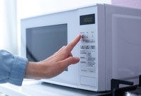 電子レンジで焼く方法※画像はイメージです（Goffkein/stock.adobe.com）