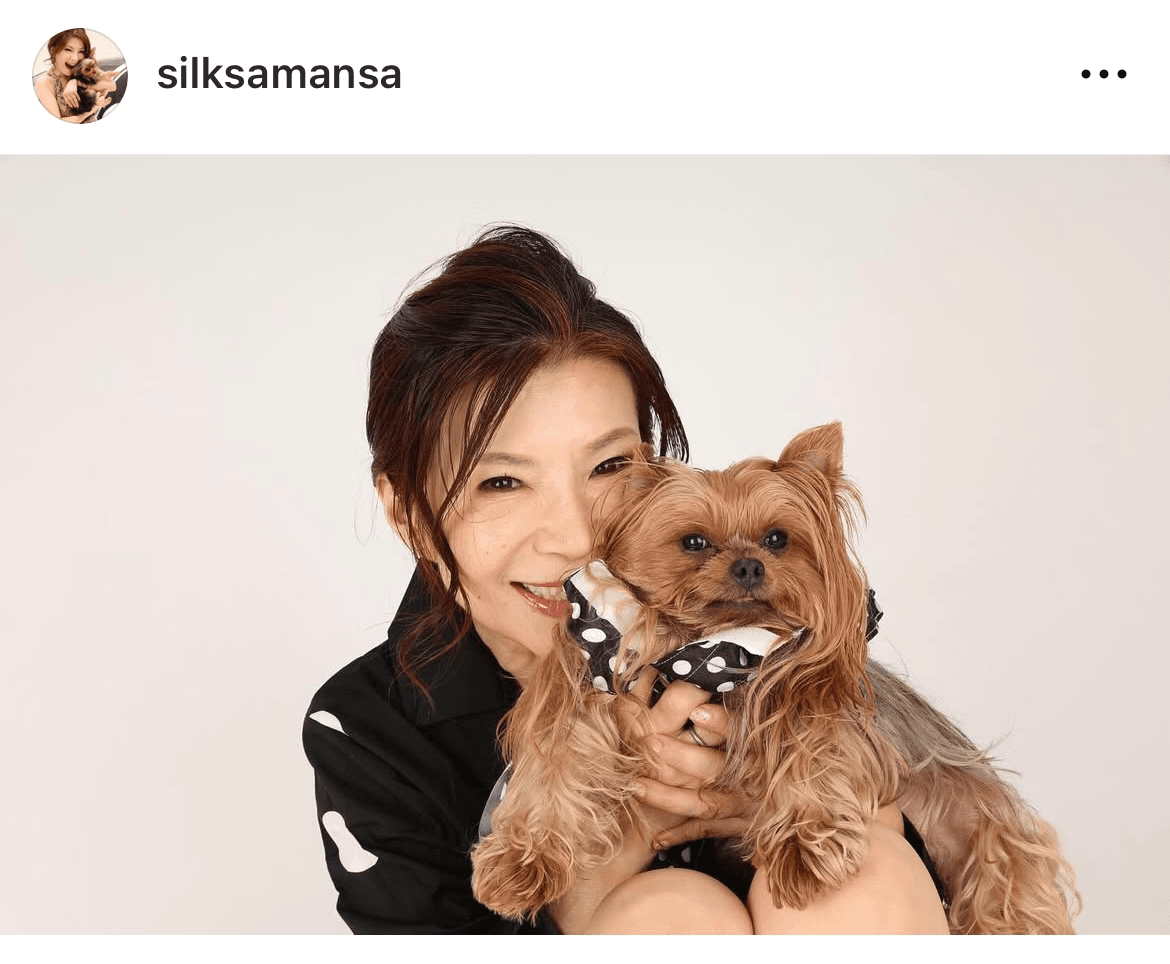 「カレンダー候補から、没になったショット」（シルク サマンサ (@silksamansa)さんのインスタグラムより）