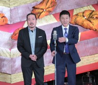 笑い飯・西田幸治(左)と哲夫