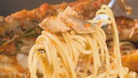 リストランテ めぐみ／骨付鶏の香草トマト焼き パスタ添え