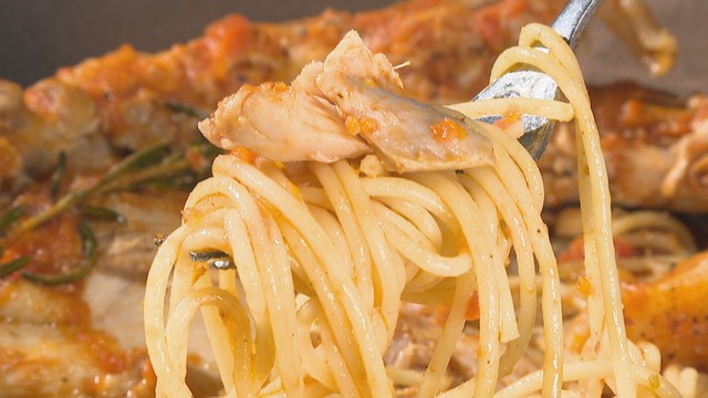 香川のクリスマスは骨付鶏！肉のうま味たっぷりのパスタ　限定の洋梨づくしパフェも【ほっとマルシェ】