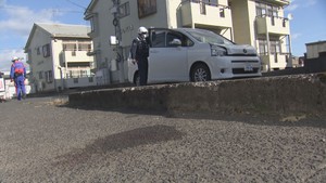 道路横断中の女性がはねられ重傷　乗用車の運転手の男を現行犯逮捕　宮城・多賀城市