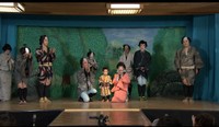 藤井隆と井上咲楽（中央）＝「新婚さんいらっしゃい！」ⓒABCテレビ