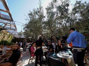 ロサンゼルスに全米初の「大麻カフェ」、店内で吸引可能 
