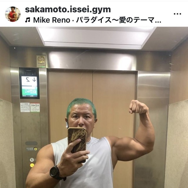 力こぶがハンパない！＝坂本一生（＠sakamoto.issei.gym）さんのインスタグラムより