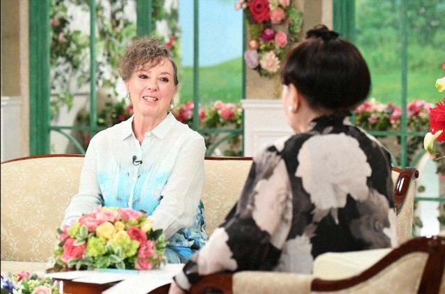 「徹子の部屋」  黒柳徹子(右)、ロザンナ＝テレビ朝日提供
