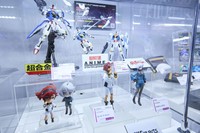 「機動戦士ガンダム水星の魔女EXPO」での商品展示 (C)創通・サンライズ・ MBS