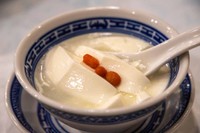 食べたことのないクリーミーな食感と甘い味の「夢ごこち杏仁豆腐」