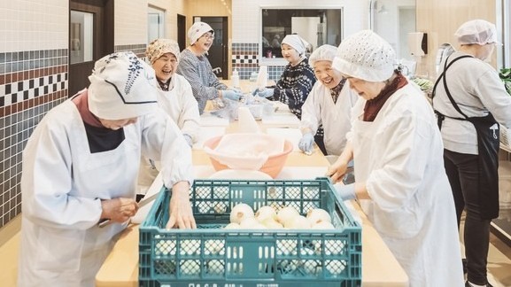 真庭市のNPO法人「お節介野菜プロジェクト」が環境大臣賞に　規格外野菜をカットし商品化　岡山