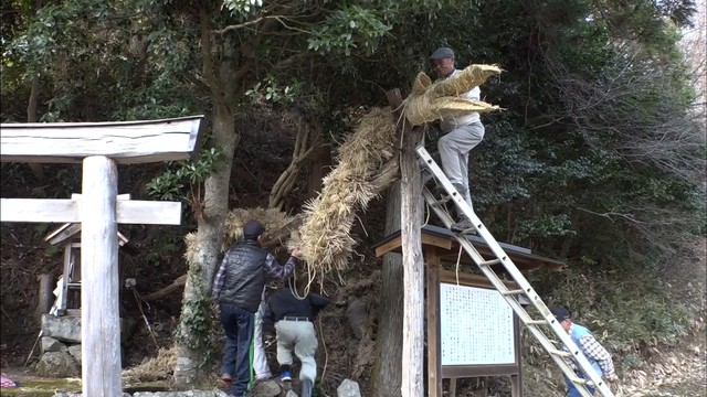 わらで作った大蛇を神社に奉納　来年の安全を祈願する「蛇方祭」岡山・新見市