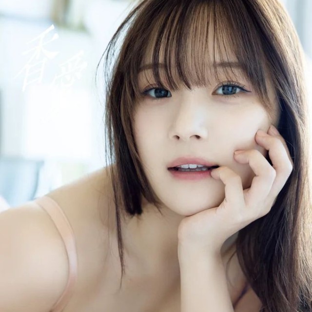 稲場愛香 写真集 『 香愛 』（読み方：こうあい、撮影：中山雅文、発行：ワニブックス）表紙