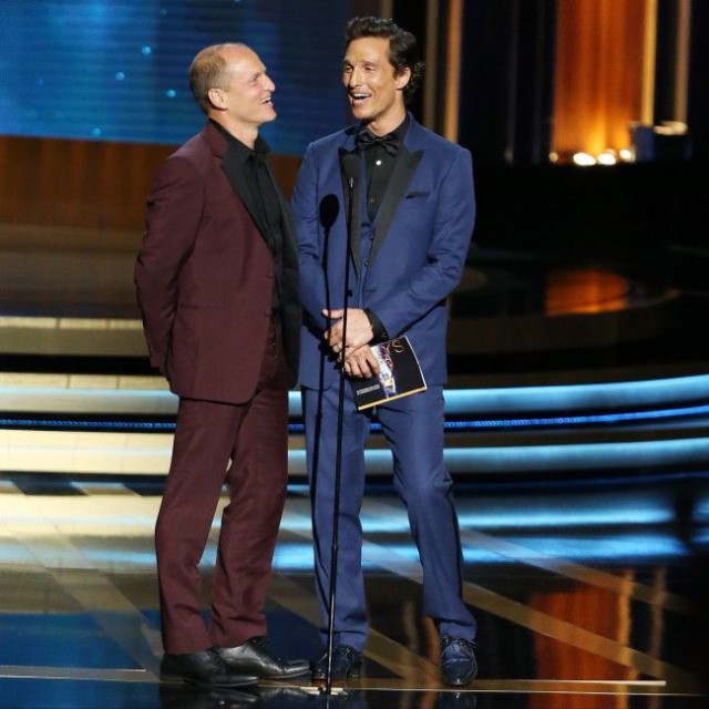 ウディ・ハレルソン（左）とマシュー・マコノヒー