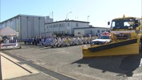 冬の高速道路の安全確保へ　12月1日から「雪氷対策期間」　降雪や凍結対策車両の出発式　香川・善通寺市