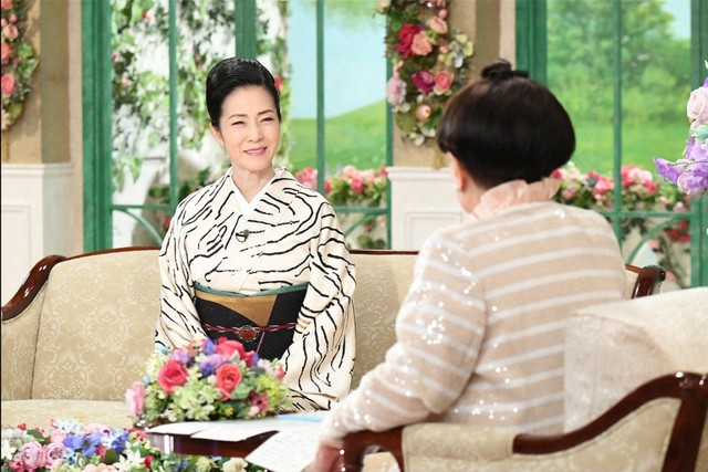 「徹子の部屋」　 黒柳徹子（右）、坂本冬美＝テレビ朝日提供