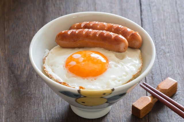 白身はカリカリ、黄身はとろ～り※画像はイメージです（xiaosan/stock.adobe.com）