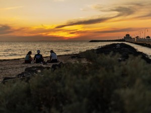 親友という名のもろい友情。 彼女は簡単に私を裏切り、幸せを手にした