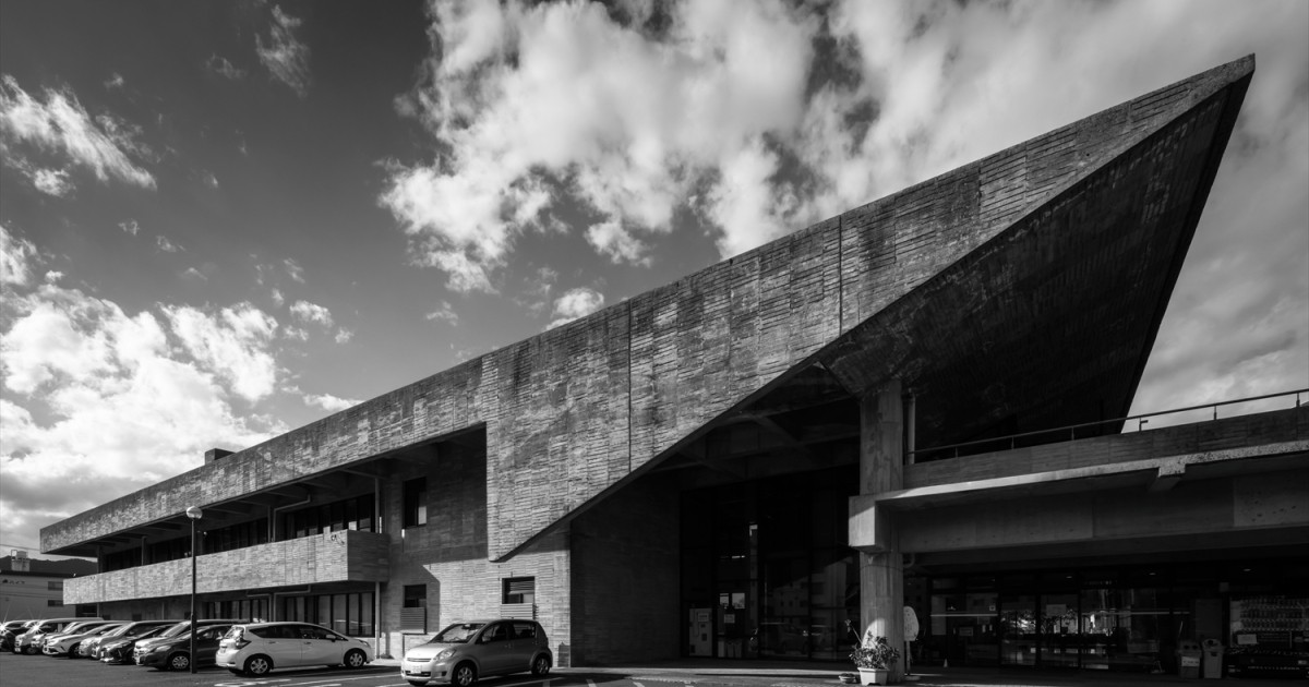 磯達雄〈文〉山田新治郎〈写真〉「日本のブルータリズム建築