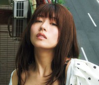 ちとせよしの「週刊SPA! 」(扶桑社)5月26日号より＝撮影／高橋慶佑 スタイリング／Yoshi.T ヘアメイク／上野 珠