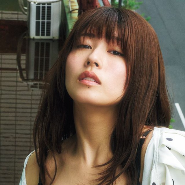 ちとせよしの「週刊SPA! 」(扶桑社)5月26日号より＝撮影／高橋慶佑 スタイリング／Yoshi.T ヘアメイク／上野 珠