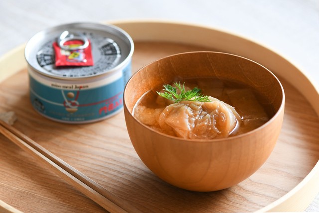 海を思わせるブルーのパッケージは兵庫県。玉ねぎがあまりにもおいしいため、他の具材は入れていないそうだ